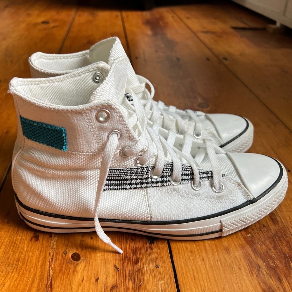 White Converse Hi-tops, Barely Worn!